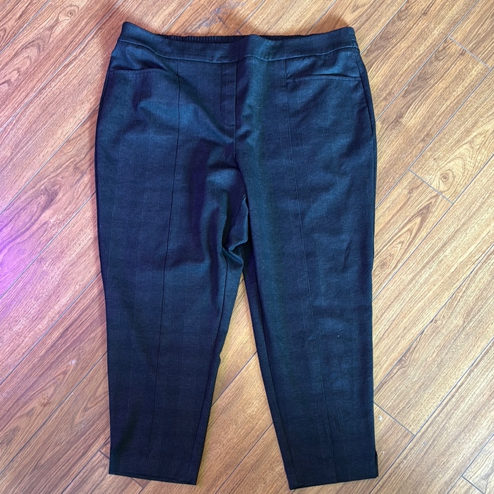 Penningtons Black Ankle Cropped Pants